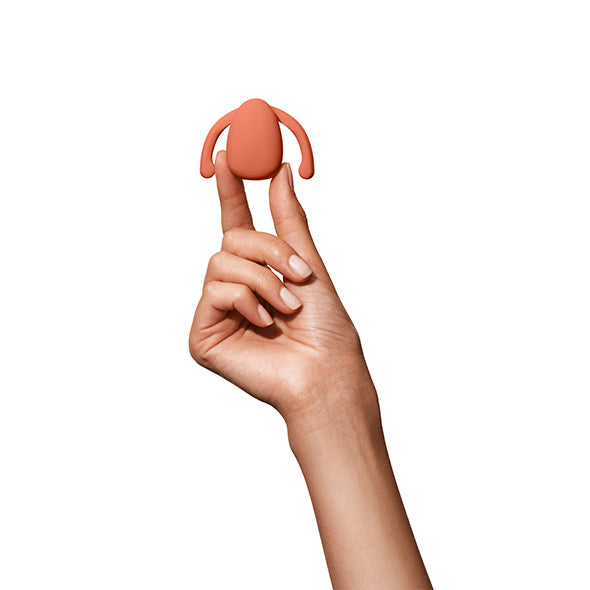 Wonderstate Sexual Wellness Clitoral Vibrator Hands free Eva by Dame with hand